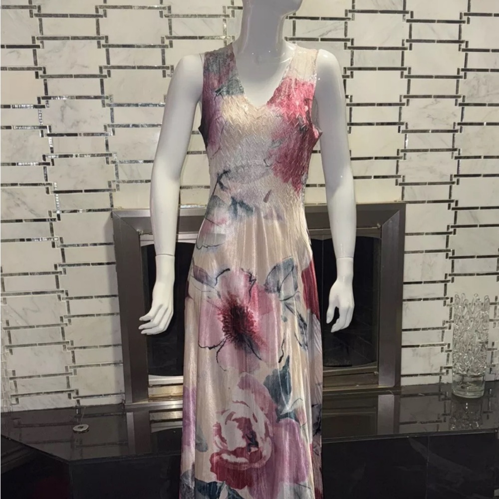 Floral Sleeveless Maxi Dress